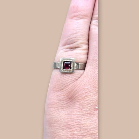 Garnet Gemstone Sterling Silver 925 Modernist Square Bezel Ring – Size 9 - Picture 1 of 9